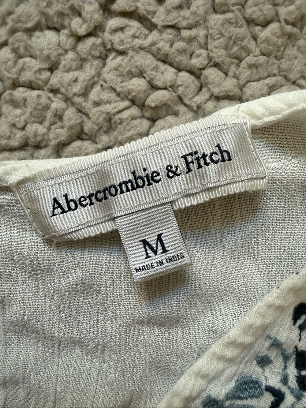 Abercrombie & Fitch Womens White Embroidered V-Neck Flared Sleeve - Picture 4 of 4